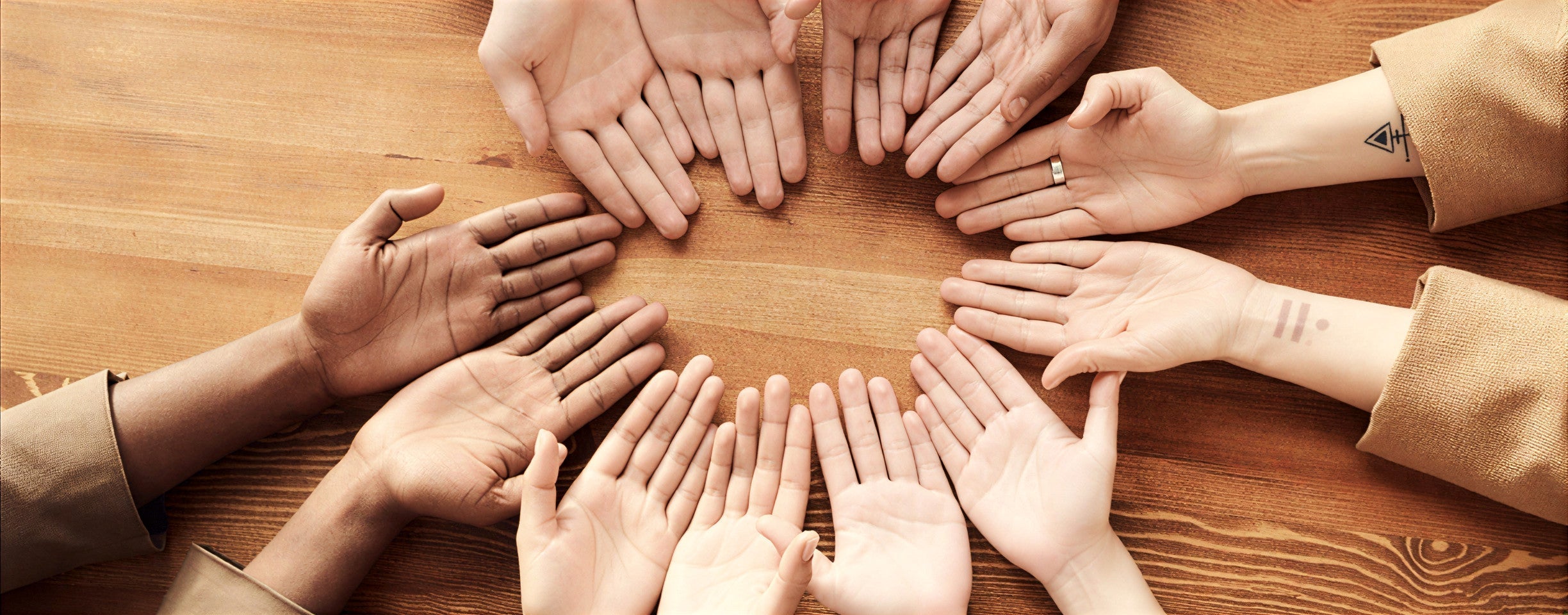 Cómo la química de tu piel transforma los perfumes arabes