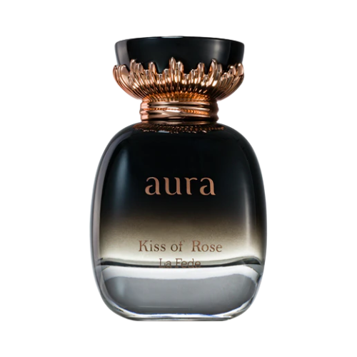 Aura Kiss of Rose de La Fede Perfumes, perfume floral femenino con pétalos de rosa, notas dulces y fondo ambarado. Un aroma delicado y encantador