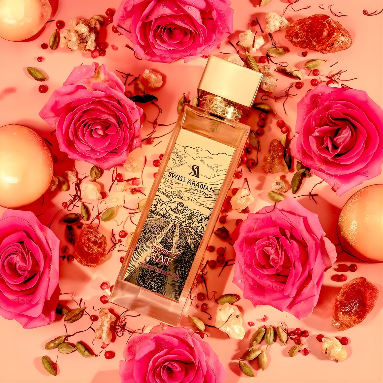 Perfume Enigma of Taif de Swiss Arabian, fragancia de lujo con notas de rosa de Taif, ámbar y almizcle. Elegante, intensa y refinada, disponible en Orient Fragance