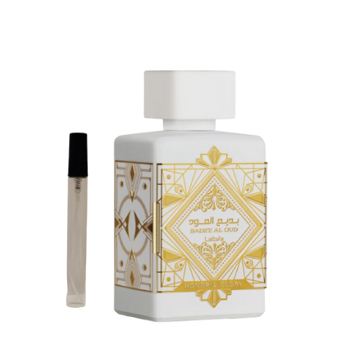 Muestra del perfume Bade’e Al Oud Honor & Glory de Lattafa, fragancia de lujo con oud, miel y vainilla. Intensa, elegante y adictiva, disponible en Orient Fragance